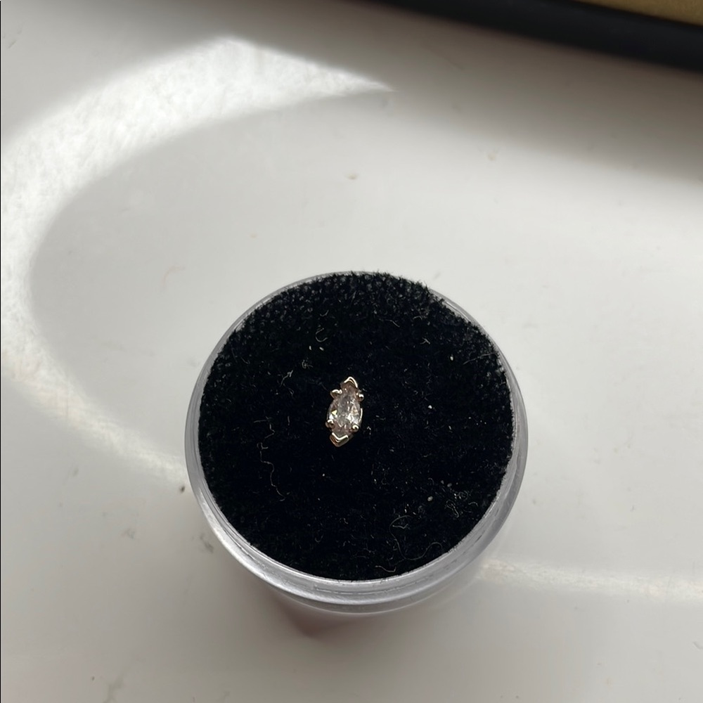 14k white gold Marquise Cut threadless end